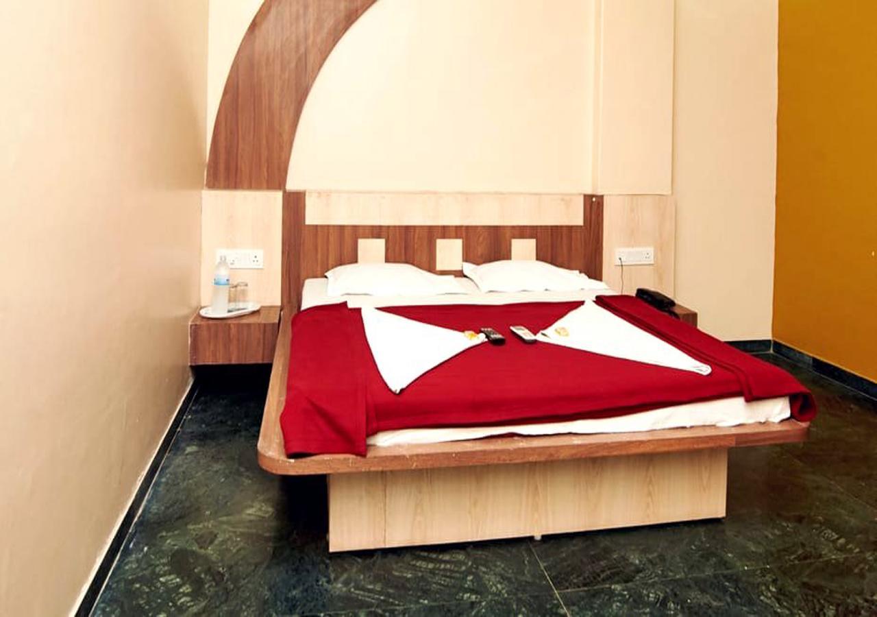 Hotel Three G Shirdi Bagian luar foto