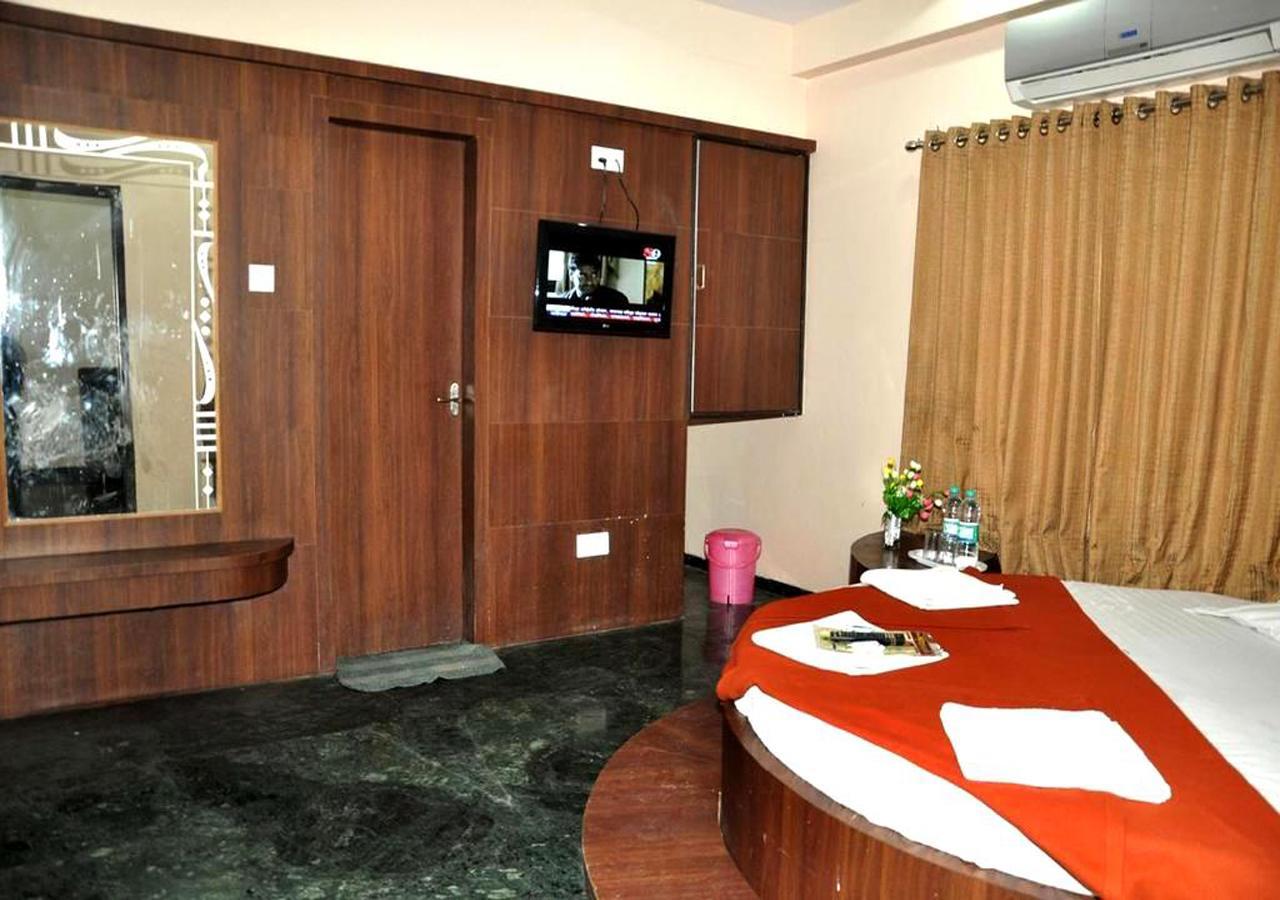 Hotel Three G Shirdi Bagian luar foto