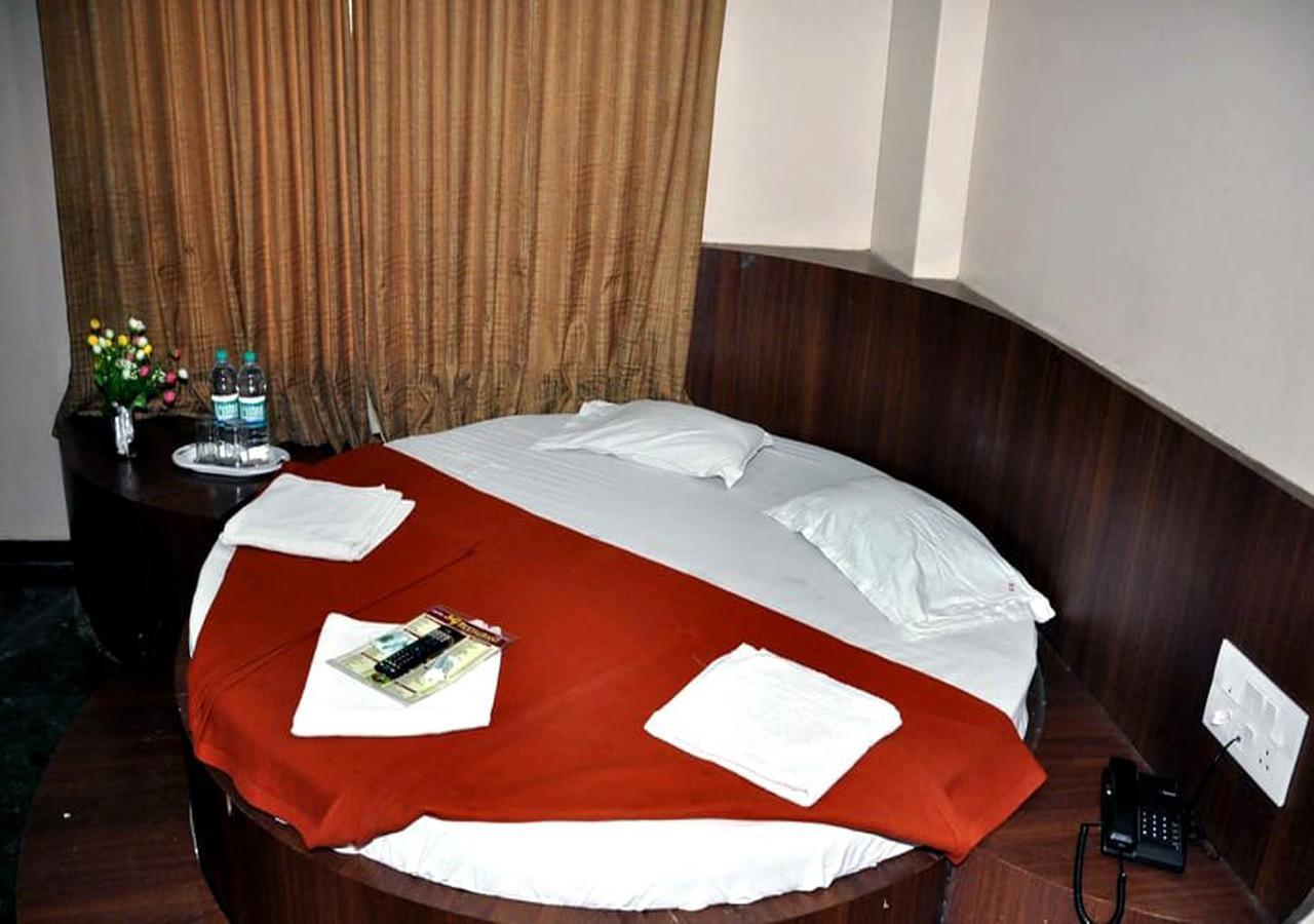 Hotel Three G Shirdi Bagian luar foto