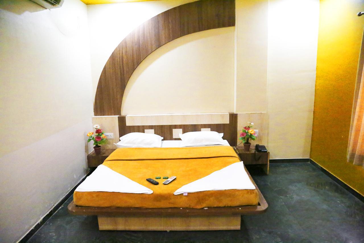 Hotel Three G Shirdi Bagian luar foto